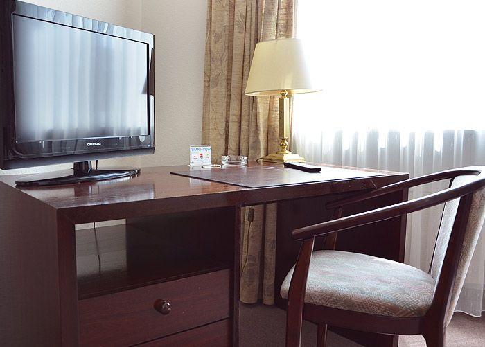 Arbeitsbereich mit Fernseher